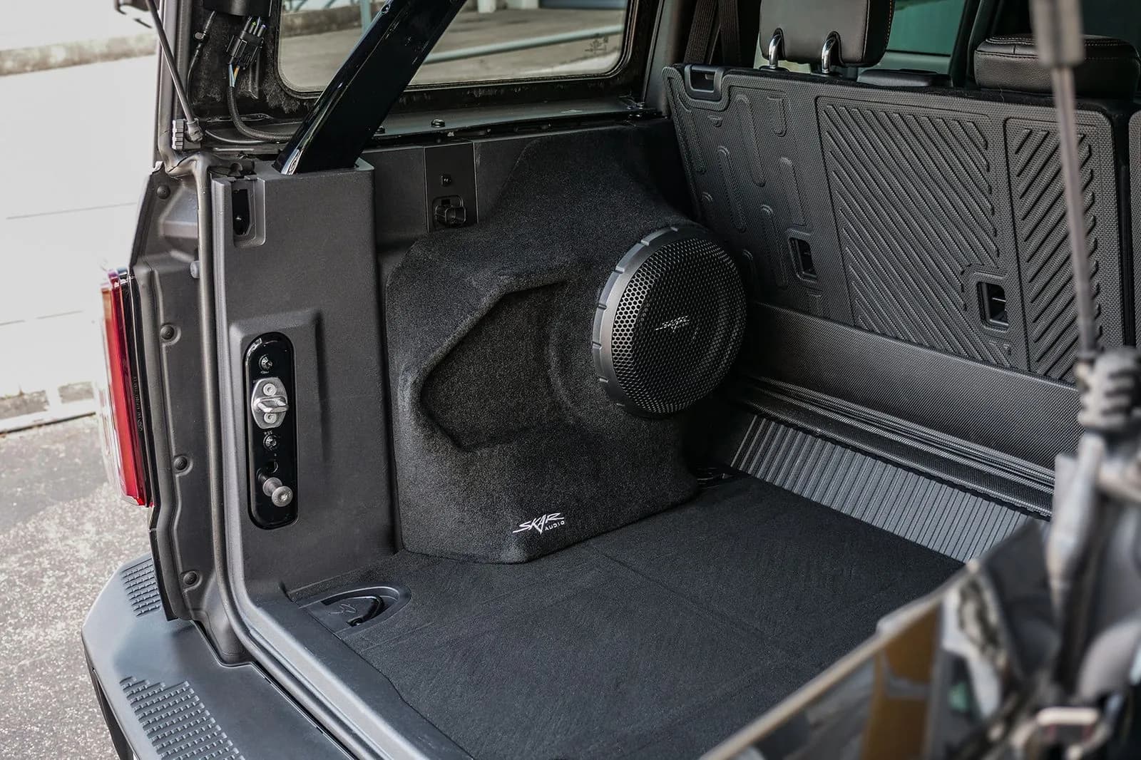 Featured Product Photo 9 for Single 10" 1,000W Max Power Loaded Subwoofer Enclosure Compatible with 2021-2025 Ford Bronco 4-Door Vehicles